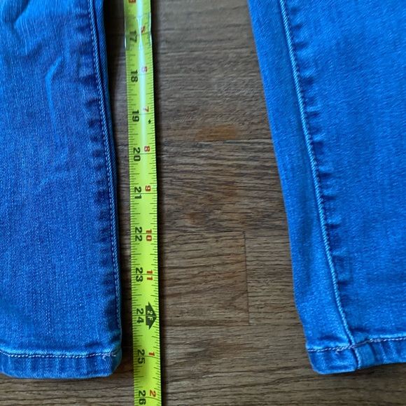 Kancan Jean Light Wash Lightly Distressed Size 26 Pants Womens - Picture 10 of 12